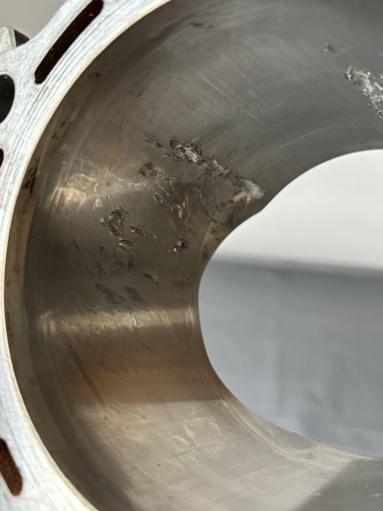 Cylinder SUZUKI RMZ450 r 08-13 uszkodzony