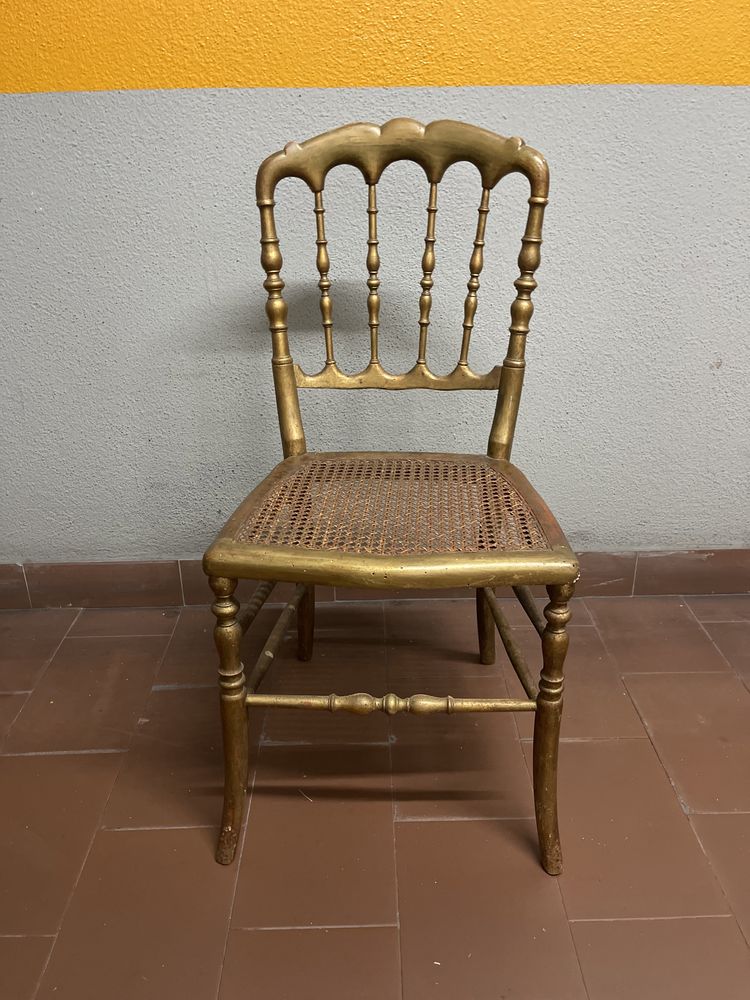 Cadeira vintage dourada