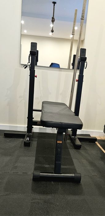 Banco de musculação + barra