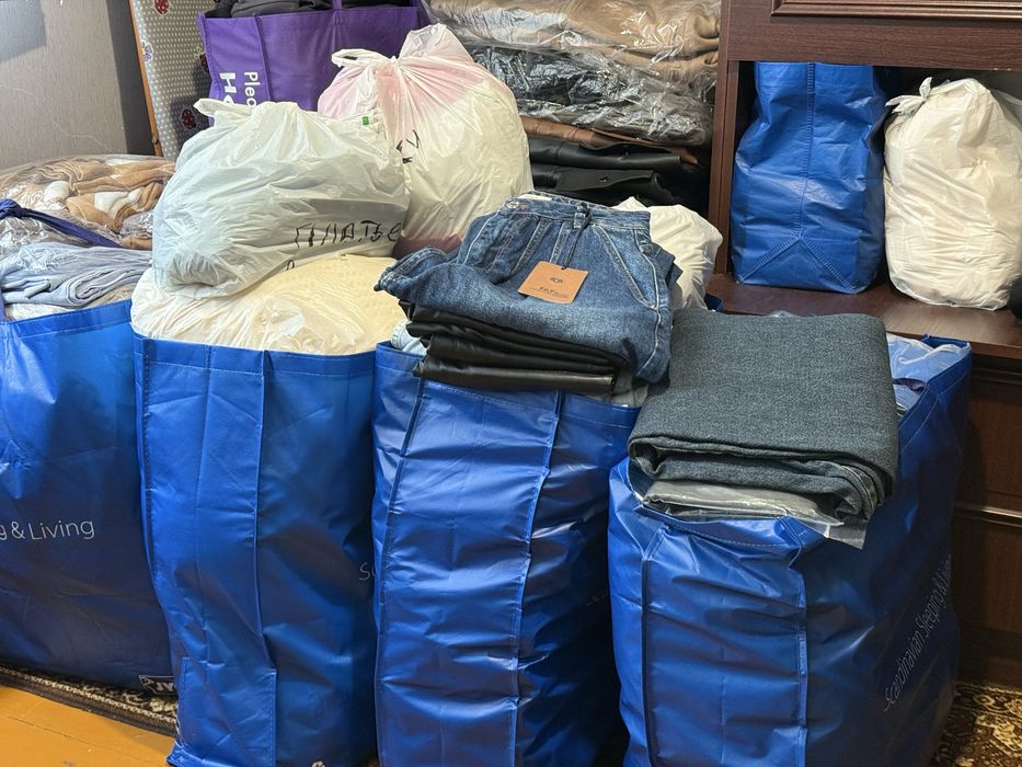 Розпродаж нового жіночого одягу