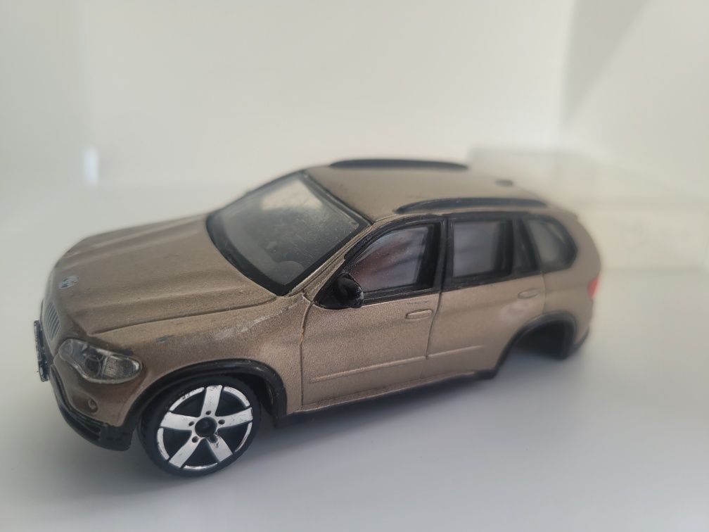 BMW X5 E70 Burago 1:43