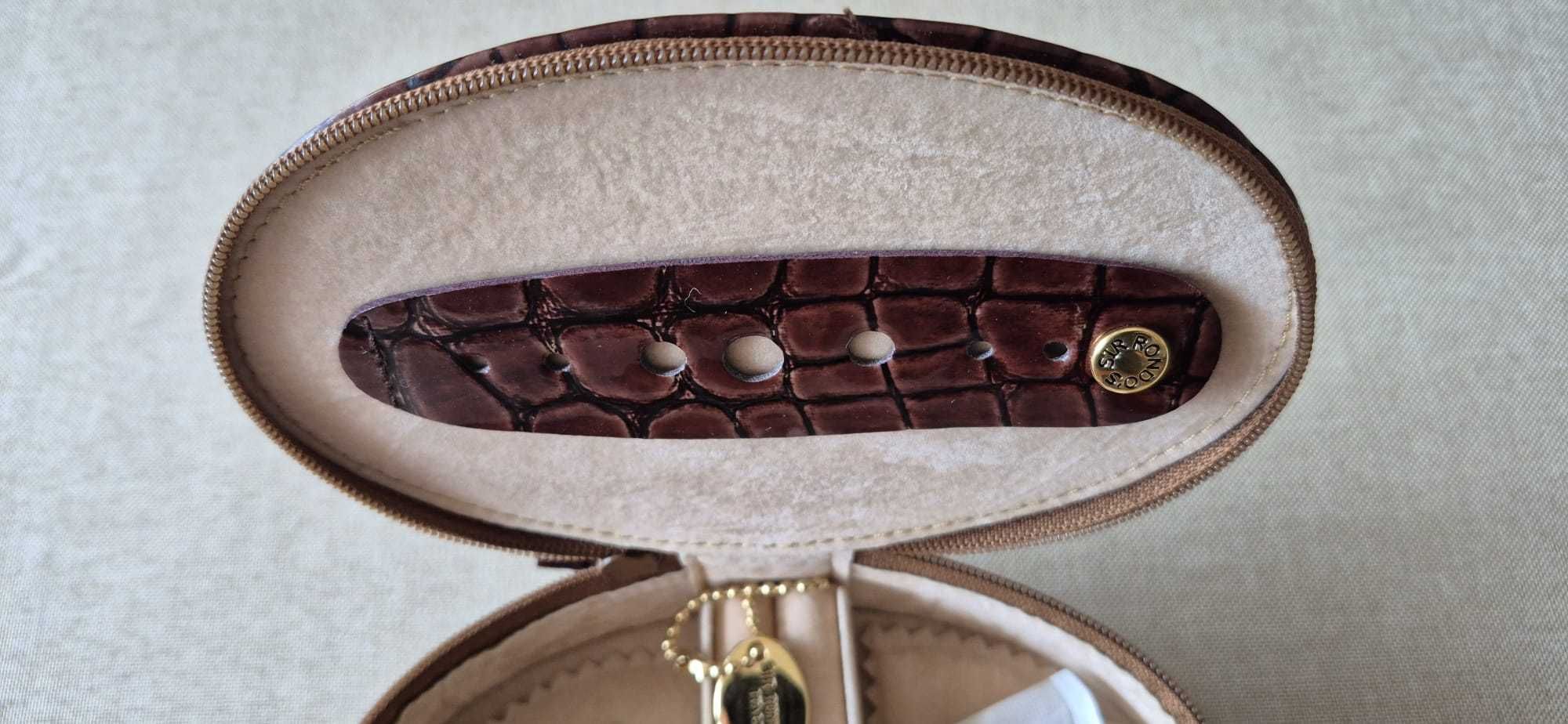 Porta joias ideal para viagem da marca Sir Rondo's