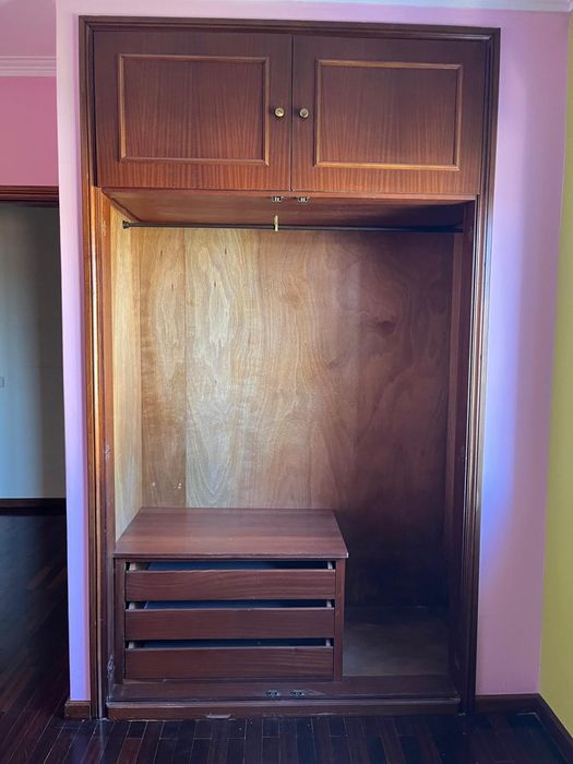 Frente de roupeiro em folheado c/ modulo de gavetas, sujeito a oferta