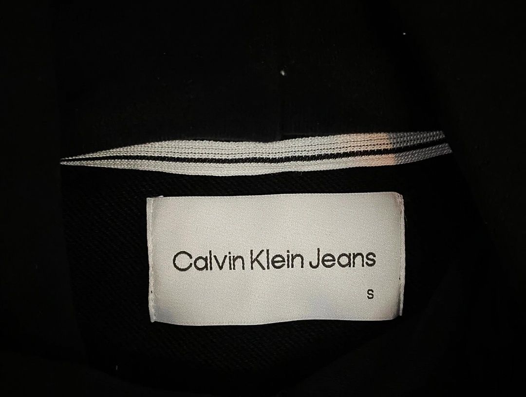 Sweat Calvin Klein com capuz