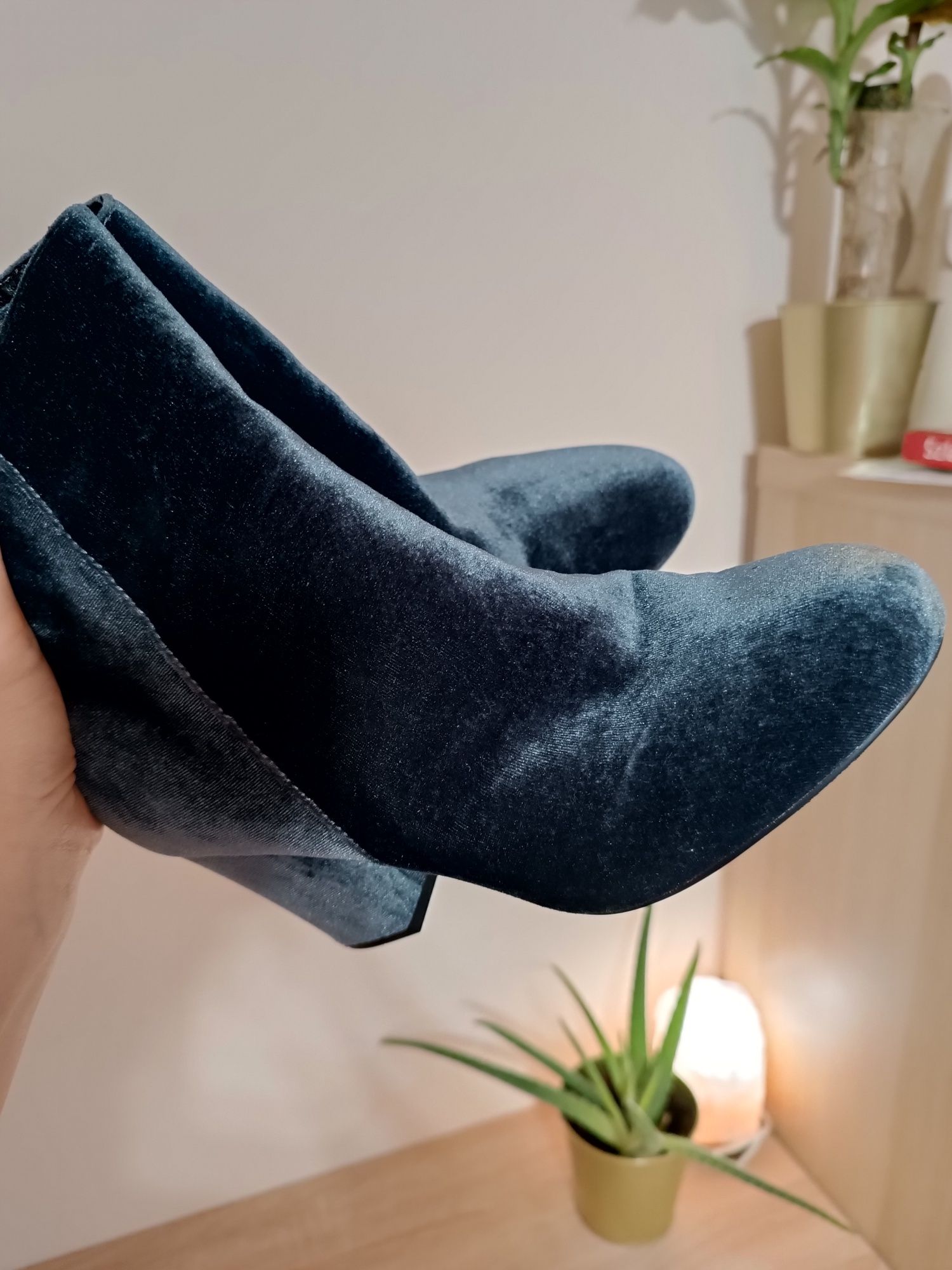 39 Bata 25,2 cm botki za kostkę szare aksamitne zamek słupek obcas