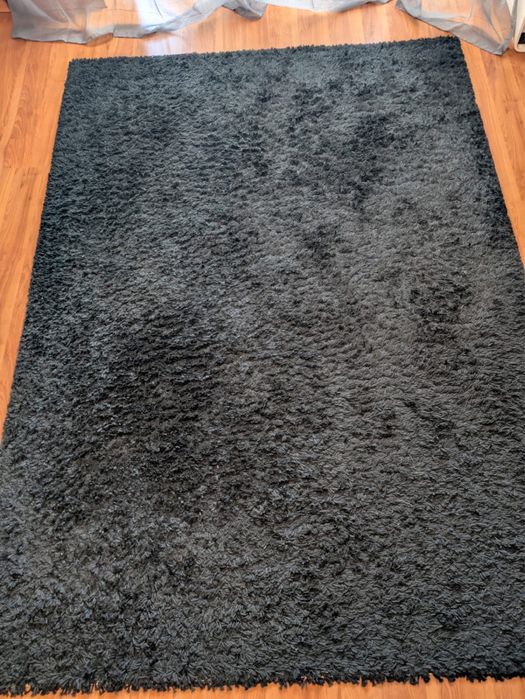 Tapete shaggy preto