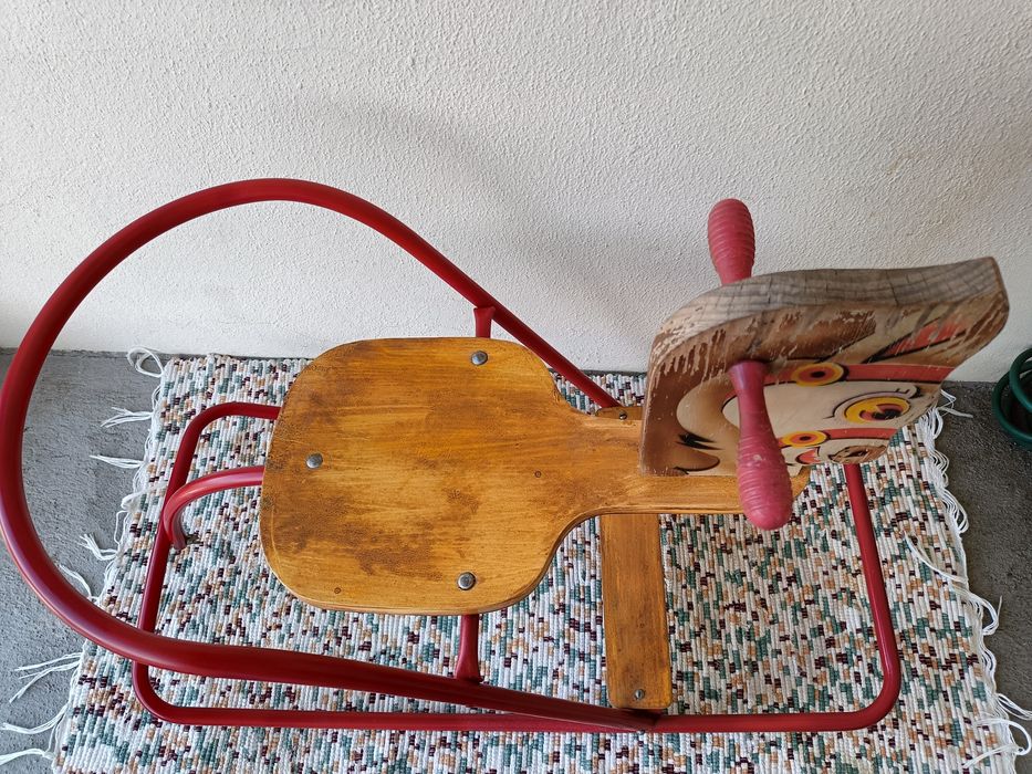 Cavalinho baloiço muito antigo