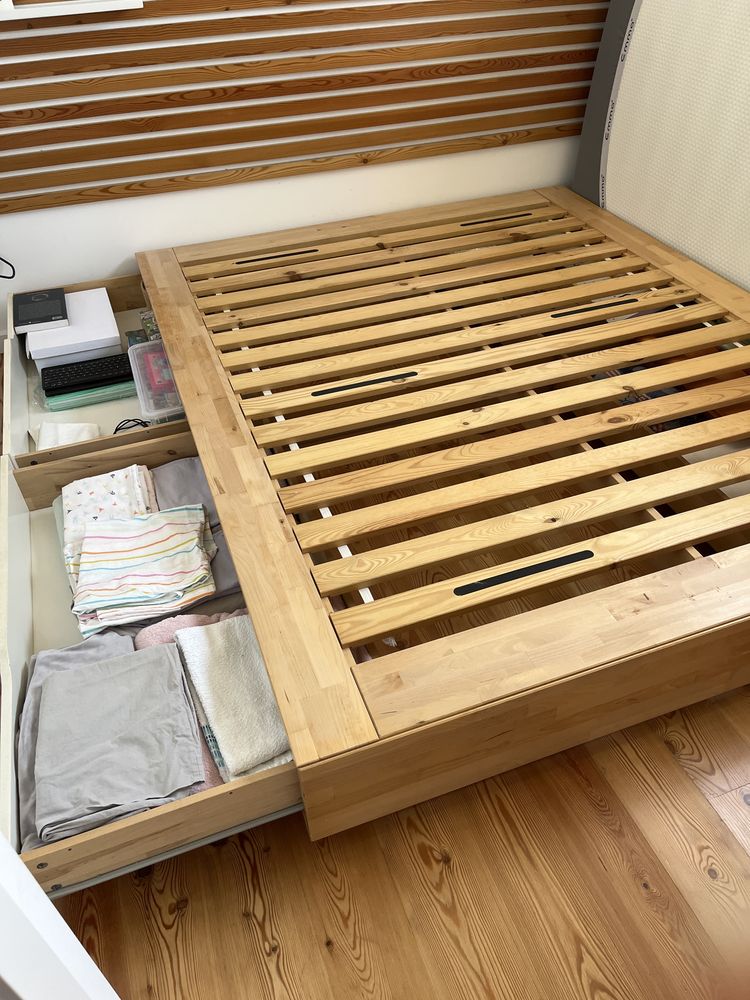 Vendo cama de casal IKEA com 4 gavetas mais estrado