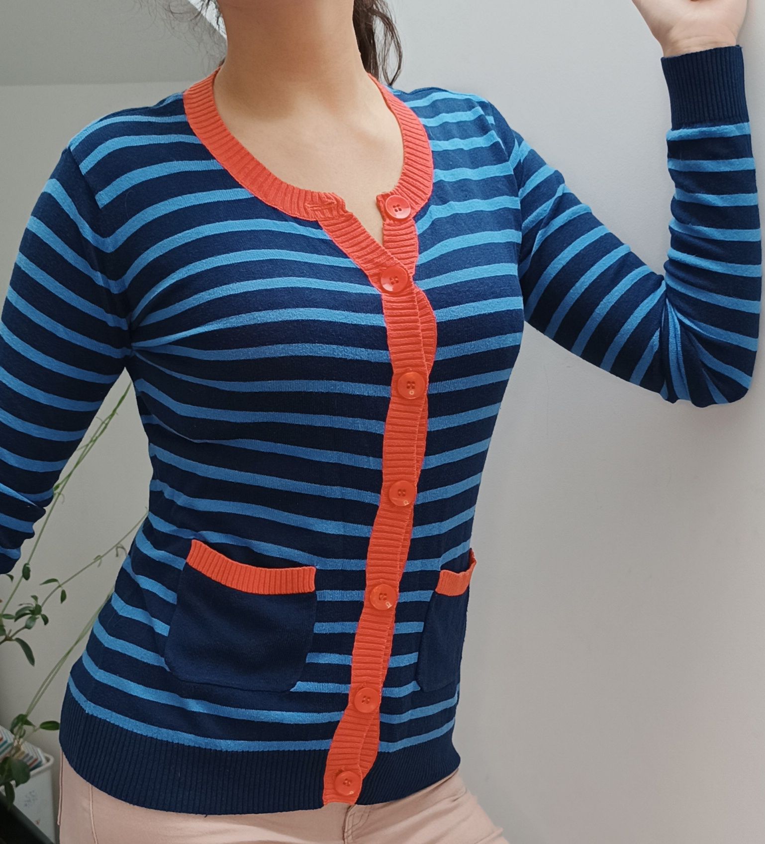 Sweter sweterek 36 S Vila zapinany w paski