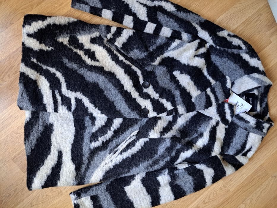 Продам стьобану подовжену куртку Reserved