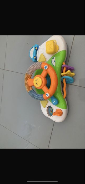 Brinquedo volante, piscas e buzina com sons