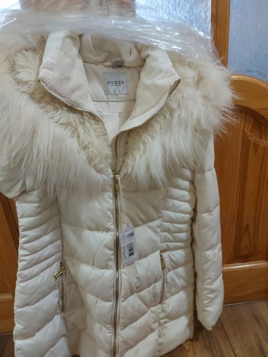 Куртка колір авторів Guess