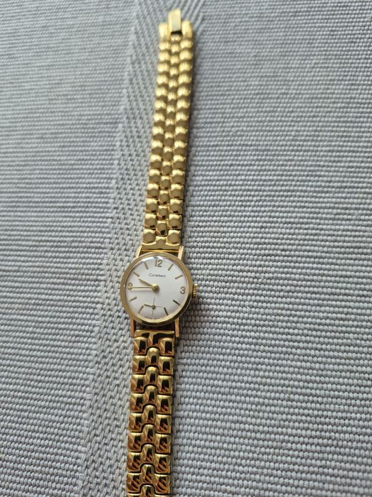 Piekny stary zegarek mechaniczny Cortébert