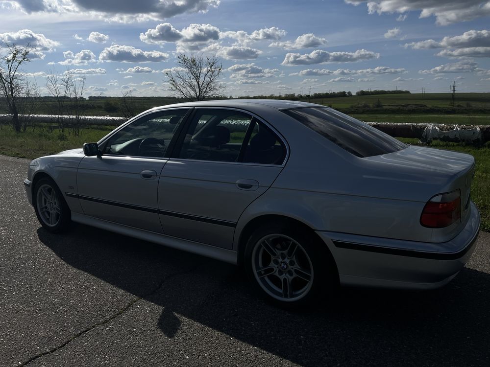 BMW e39 528i