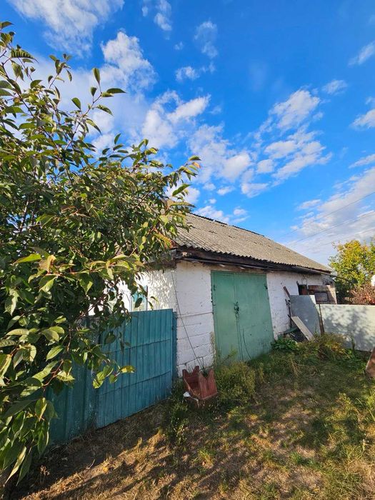 Продаж повноцінного будинку в центрі села Руська Поляна.