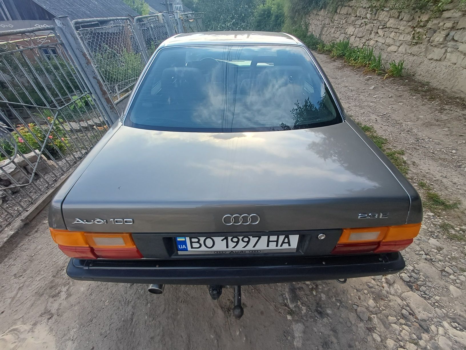 Audi 100 C3     .