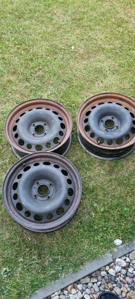 Sprzedam  felgi plus kołpaki do citroen c3  16 cali