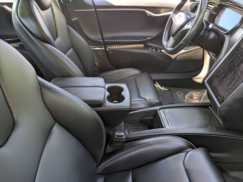 Tesla Model S      2018