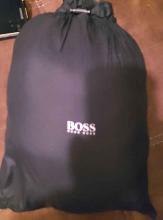 Hugo Boss kurtka unisex czarna z kapturem