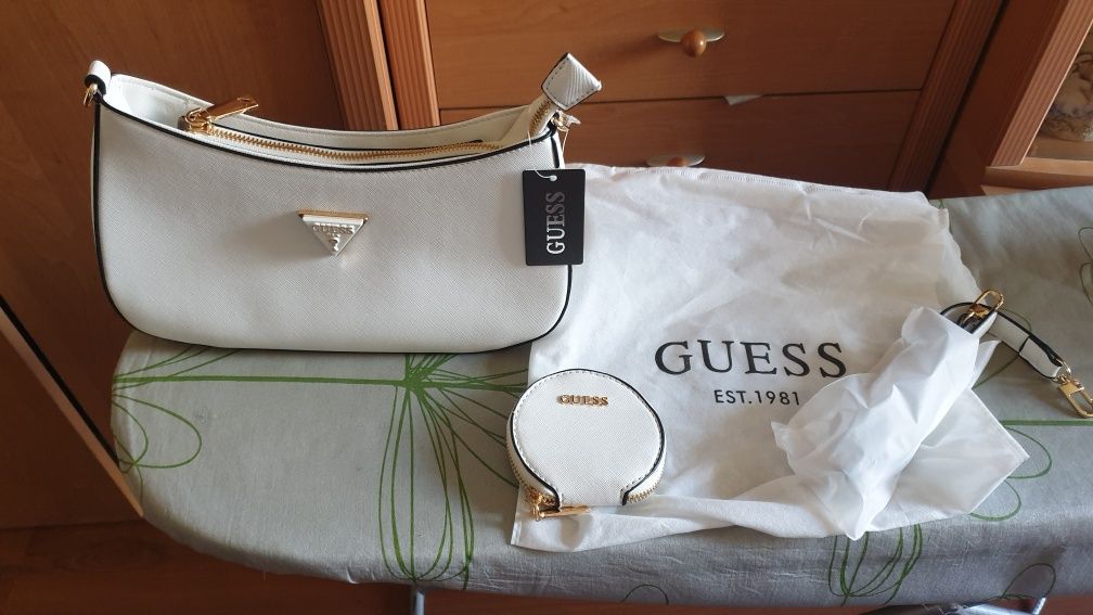 Стильна сумочка Guess