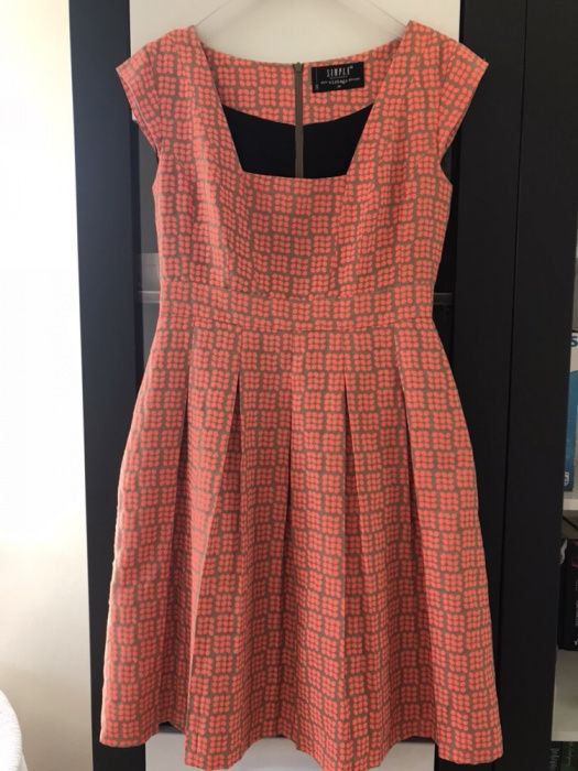 Piękna sukienka Simple