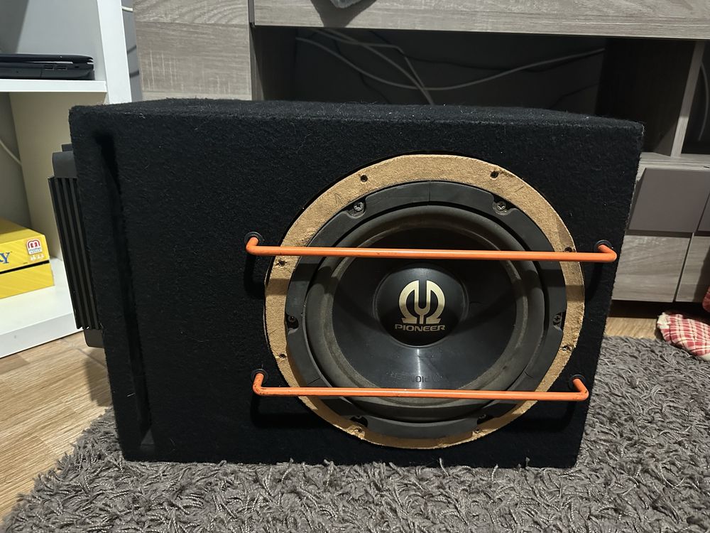 Subwoofer com aplificador