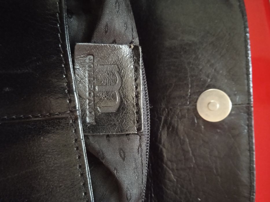 Сумка чорна, шкіряна.