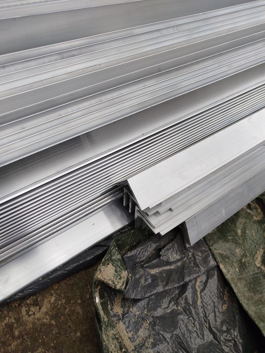 Kątownik aluminiowy pv 49zl szt.