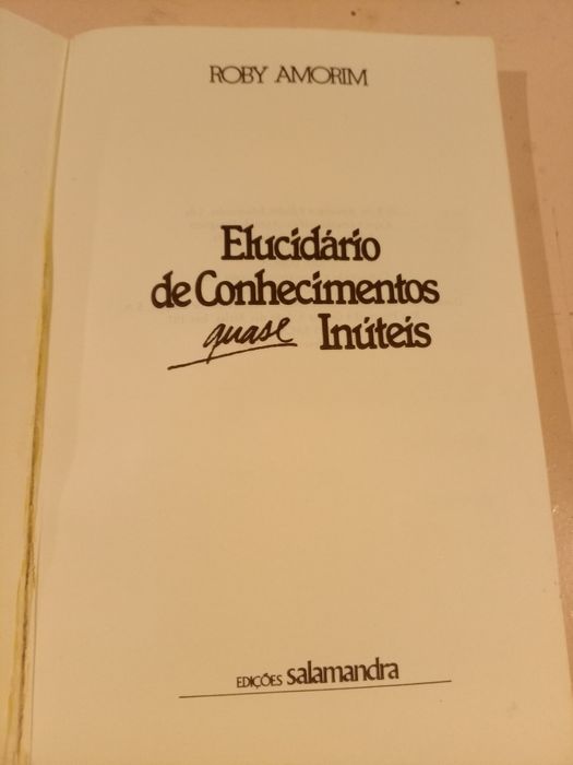 Livro Elucidário de conhecimentos quase inúteis