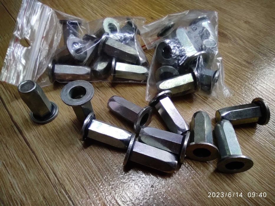 Nitonakrętka M6 z oringiem sześciokątna zamknięta