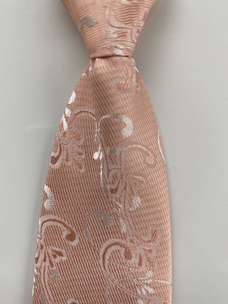 Krawat dla chłopca nowy 6,5 cm szerokość, 34 długość, kolor róż
