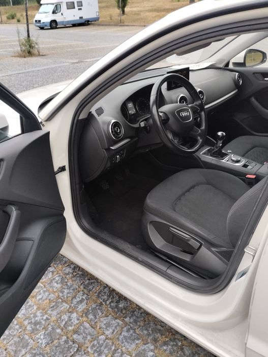 Vendo Audi A3 1.6 TDI sportback  nacional km 16438 km reais