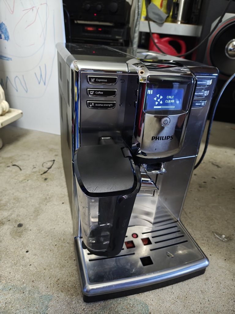 Ekspres do kawy PHILIPS latte go z systemem mleka