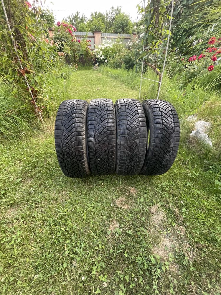 Шини зимові Pirelli 185 65 r15