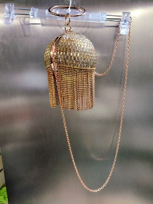 Kopertówka z kryształków i frędzli dopinany łańcuszek złota