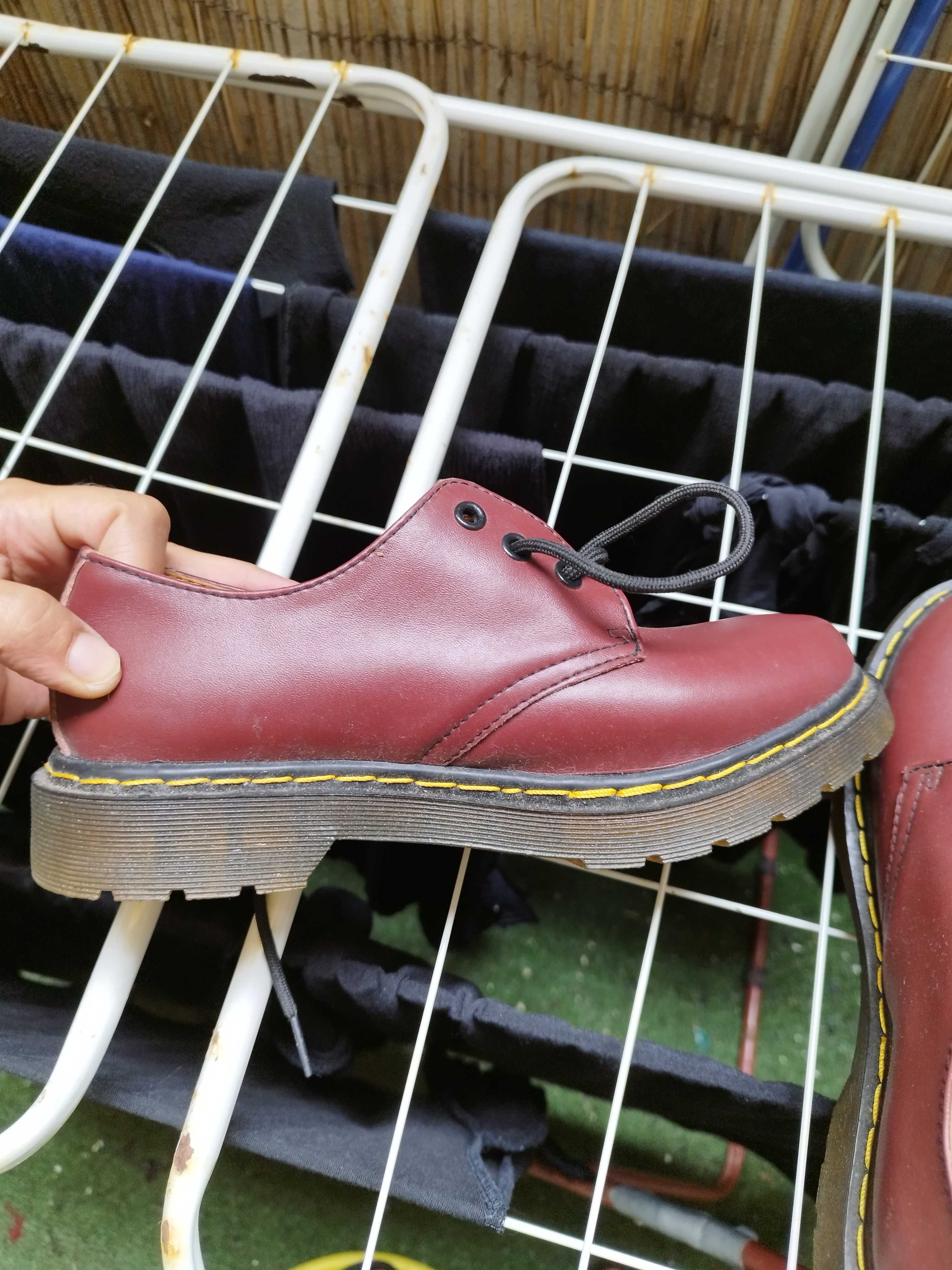 Sapatos em Pele Novos