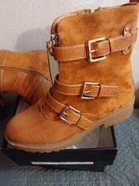 Botas camel  T40 novas na cx