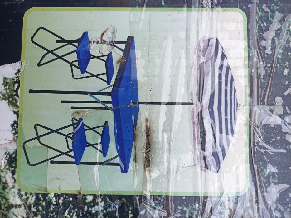 Разборной стол с четырьмя стульями,столик,4 стула