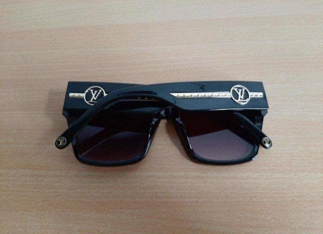 LOUIS VUITTON LV okulary przeciwsłoneczne damskie czarne, złota listwa