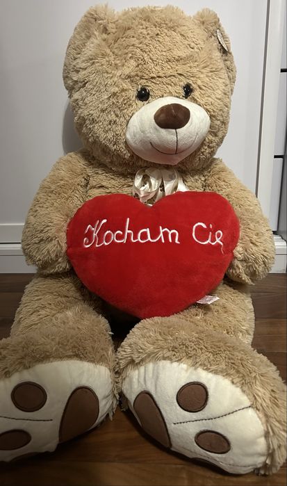 Pluszowy miś z napisem Kocham Cie