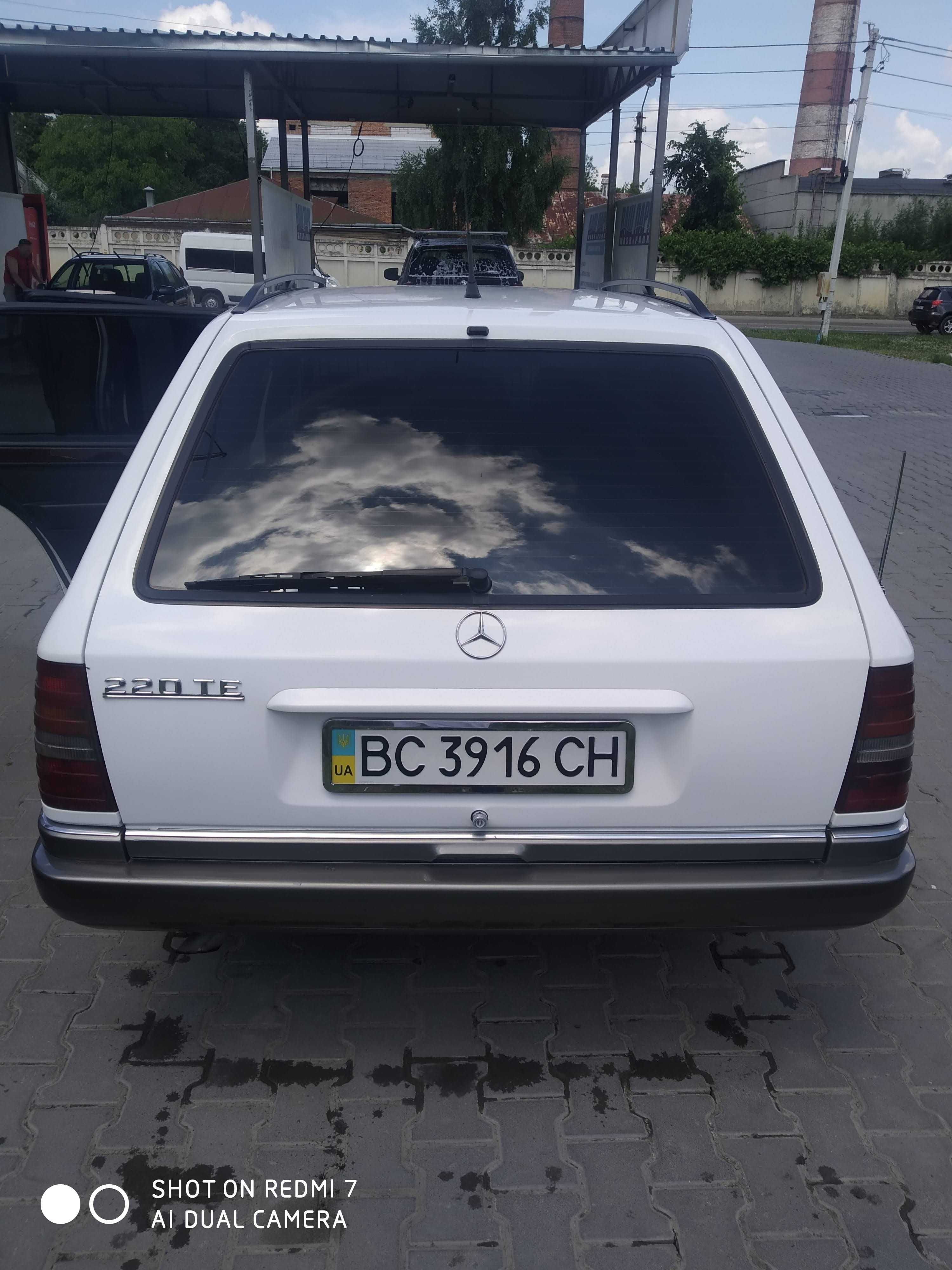 Продам терміново Mercedes-Benz E 200 1995