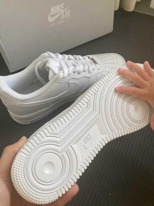 Buty sportowe "Nike_Air_Force_1_Low_White R.37.5