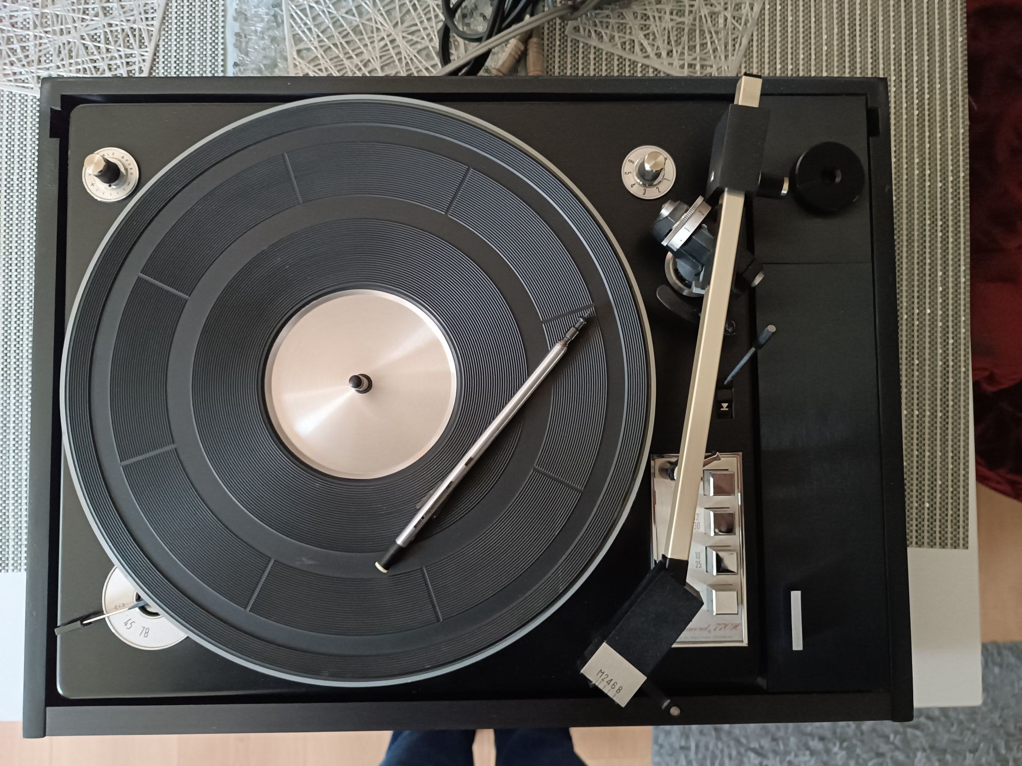 Sprzedam gramofon marki Elac 770h..