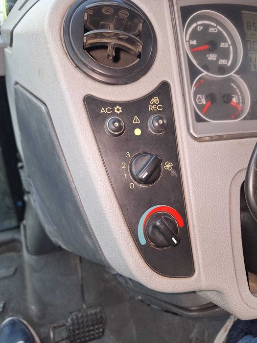 ciągnik rolniczy Claas Arion 620