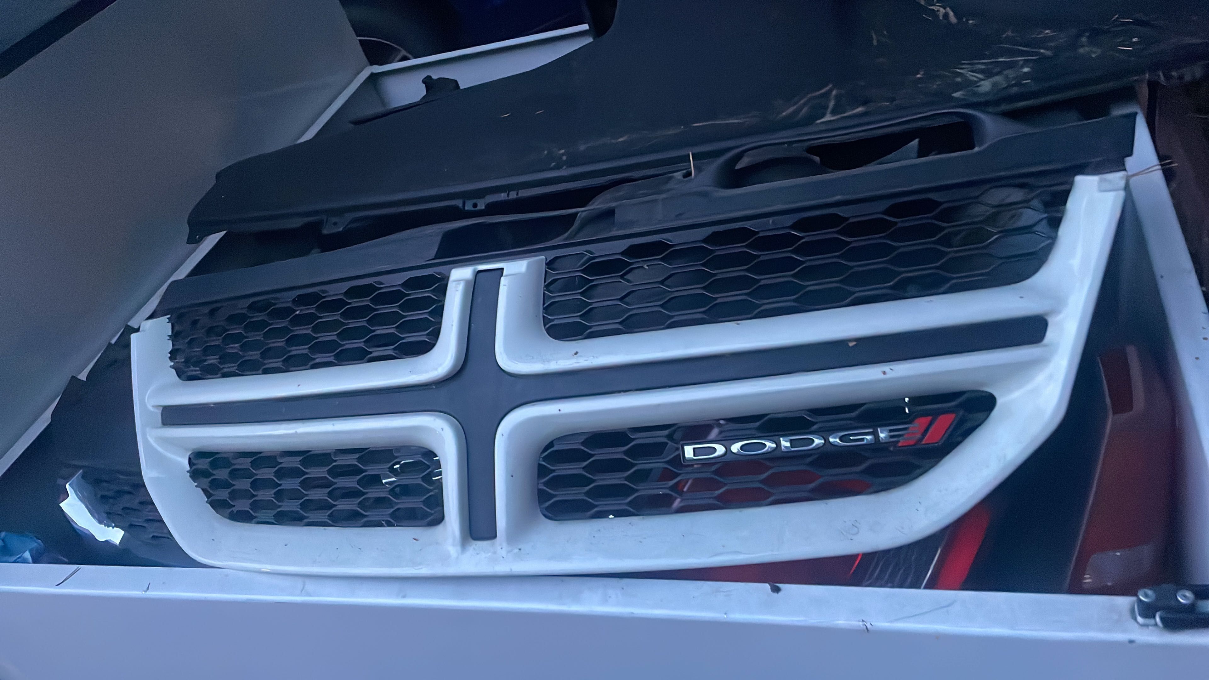 Dodge Journey atrapa grill oryginalny emblemat PW3
