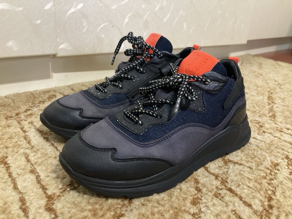 Дитячі кросівки. Розмір 34.