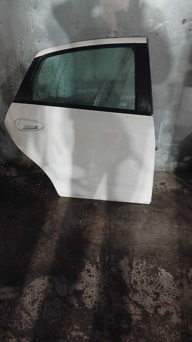 двері Фіат Лінеа 2015р, праві передні , праві задні