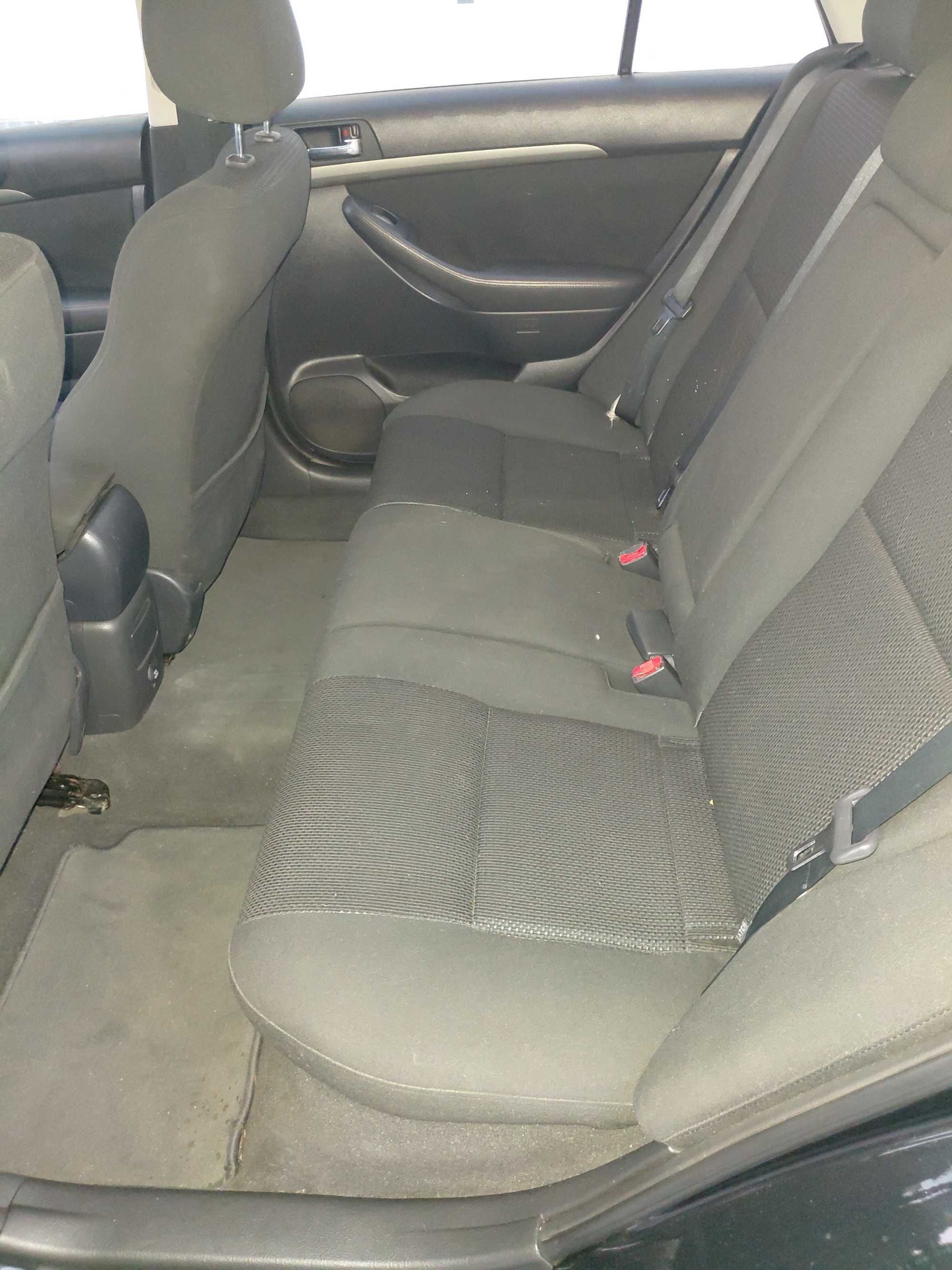 Toyota  avensis  carro único