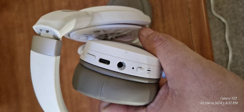 Наушники  Хорошие JBL качественные мощные беспроводные наушники .