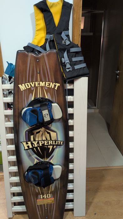 Prancha Wakeboard Hyperlite 140 + Colete Plastimo – Como Novo
